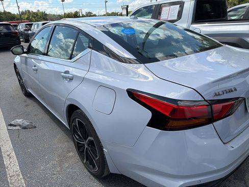 Used 2025 Nissan Altima 2.5 SR w/ SR Premium Package image 2