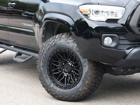 Used 2023 Toyota Tacoma SR5 RWD image 2