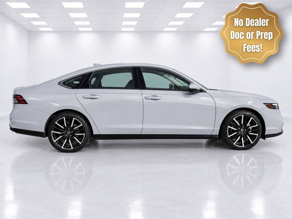 Used 2023 Honda Accord Touring image 2