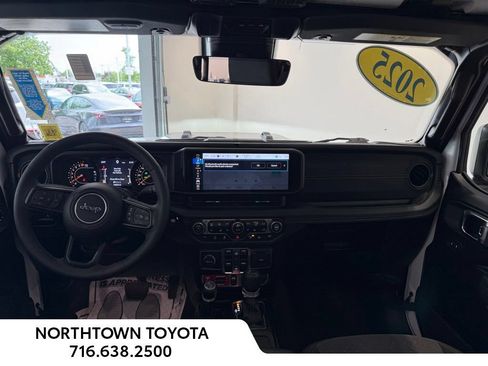 Used 2025 Jeep Gladiator Mojave w/ Safety Group AWD/4WD image 7