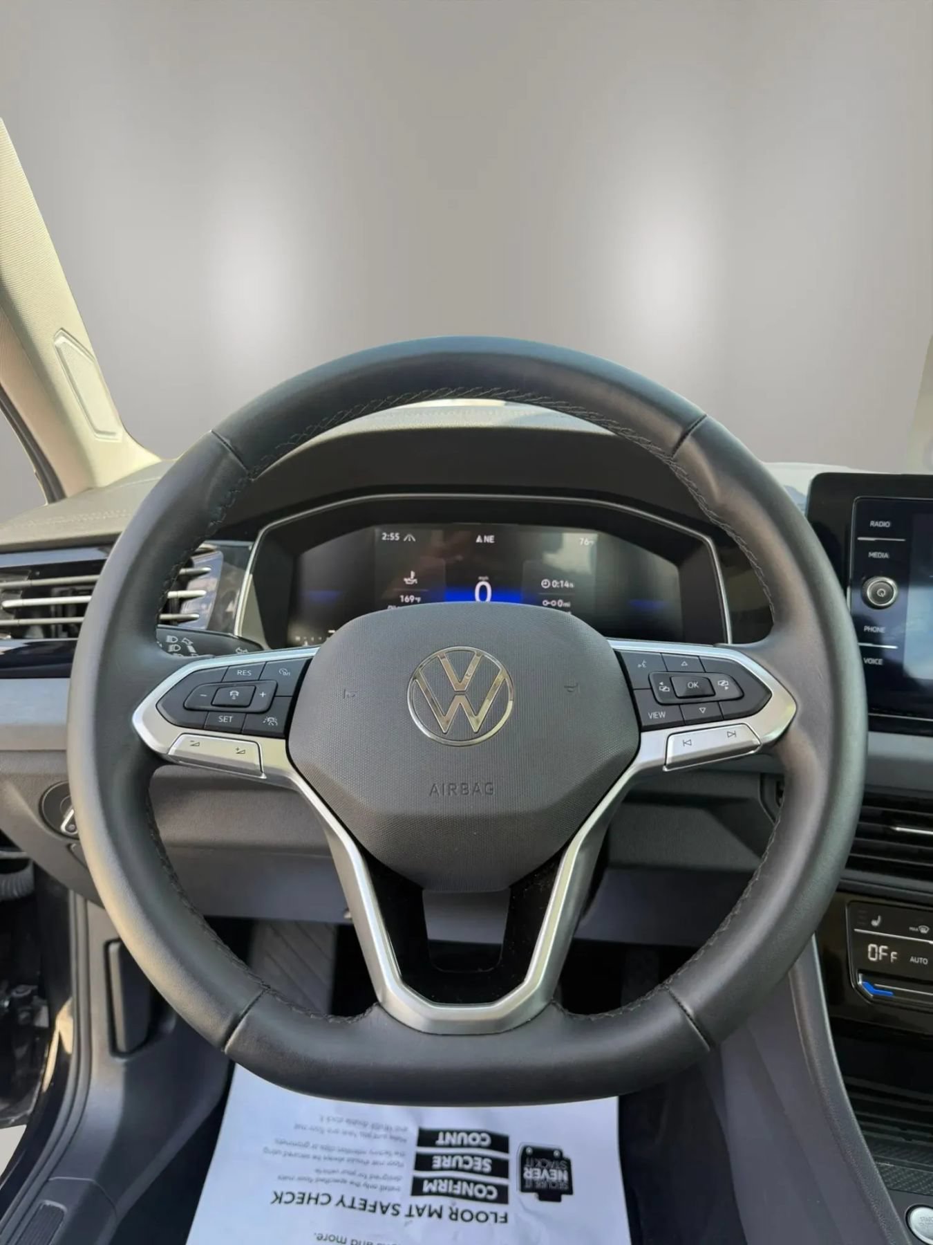 Used 2025 Volkswagen Jetta SE FWD image 14