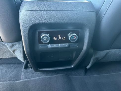 Used 2025 Buick Enclave Preferred AWD/4WD image 23