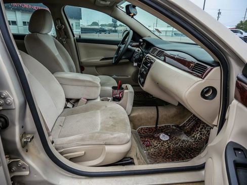 Used 2009 Chevrolet Impala LT FWD image 10