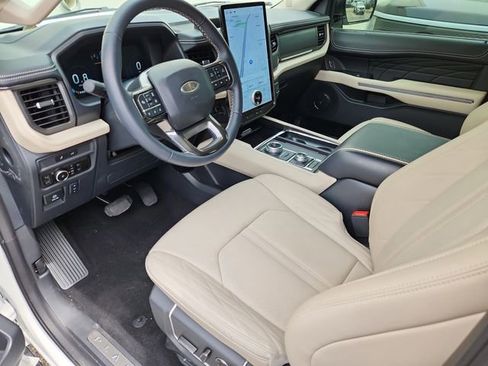 Used 2024 Ford Expedition Max Platinum image 11