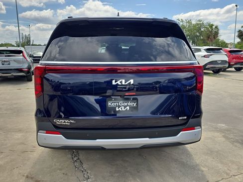 New 2026 Kia Carnival EX FWD image 7