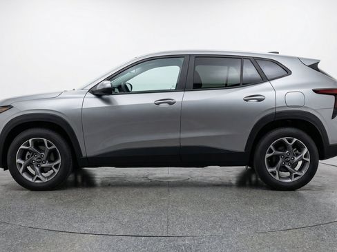 Used 2025 Chevrolet Trax LT FWD image 5