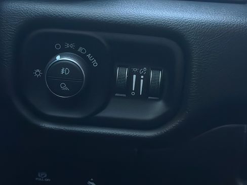 Used 2019 RAM 1500 Laramie w/ Off Road Group AWD/4WD image 20