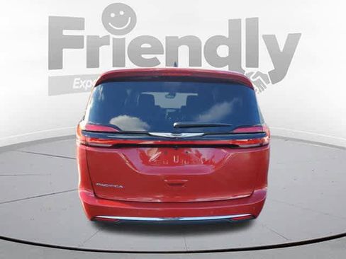 New 2026 Chrysler Pacifica Select image 4