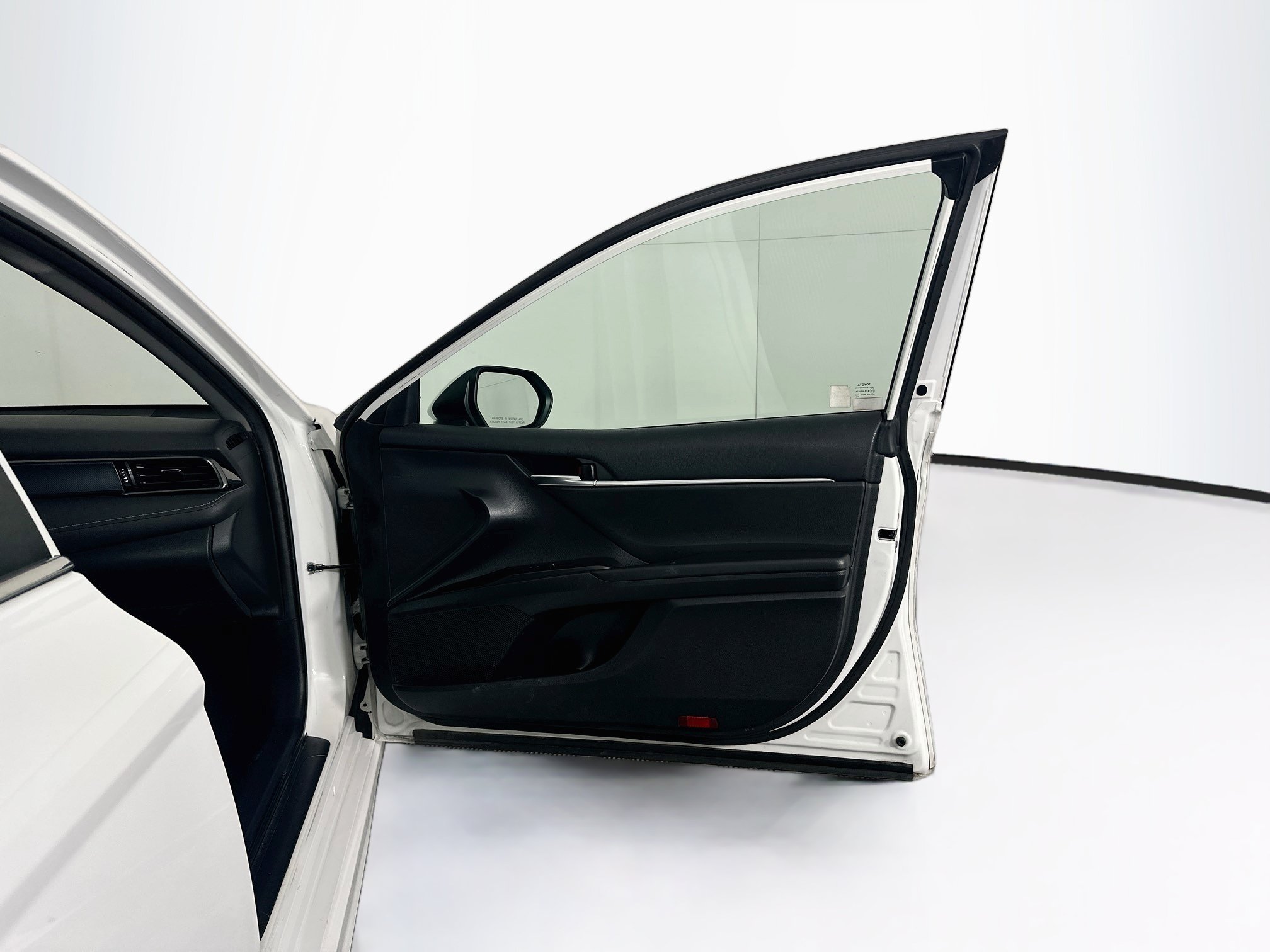 Used 2022 Toyota Camry SE FWD image 31