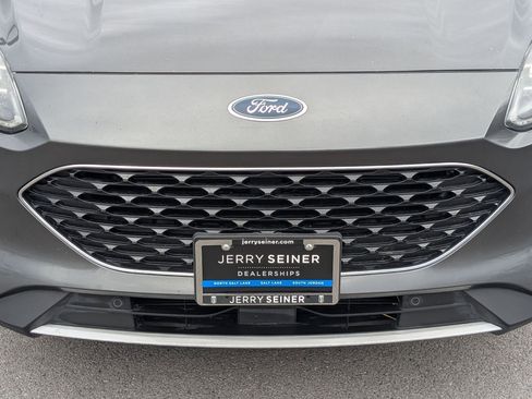 Used 2020 Ford Escape Titanium image 9