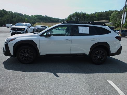 Used 2025 Subaru Outback Onyx Edition AWD/4WD image 6