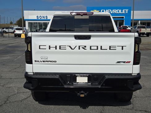 Used 2022 Chevrolet Silverado 1500 ZR2 image 9