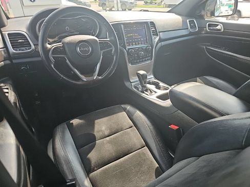 Used 2018 Jeep Grand Cherokee Altitude AWD/4WD image 17