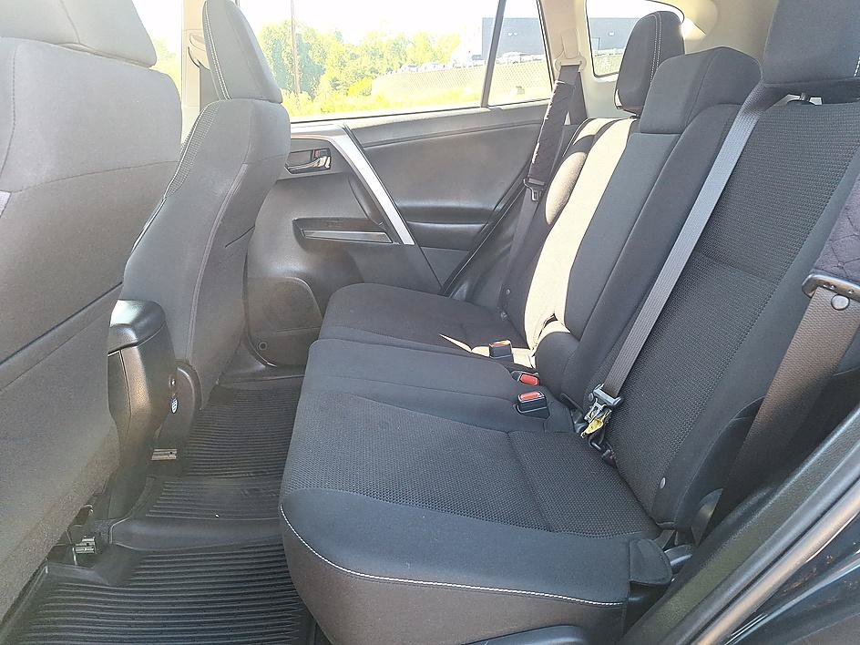 Used 2017 Toyota RAV4 XLE FWD image 12