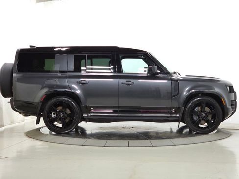 Certified 2025 Land Rover Defender 130 X-Dynamic SE AWD/4WD image 9