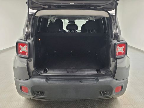Used 2018 Jeep Renegade Latitude FWD image 29