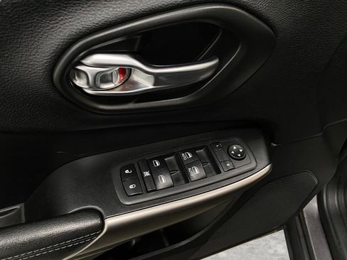 Used 2020 Jeep Cherokee Latitude Plus w/ Cold Weather Group image 29