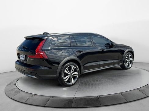Used 2025 Volvo V60 B5 Cross Country Plus AWD/4WD image 7