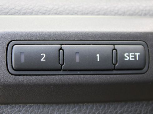 Used 2017 Nissan Titan PRO-4X w/ Pro-4x Convenience Package image 15