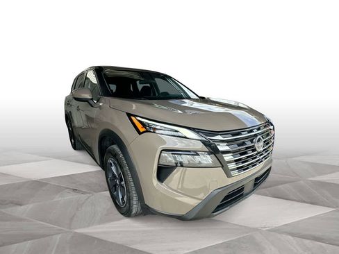 Used 2025 Nissan Rogue SV FWD image 2