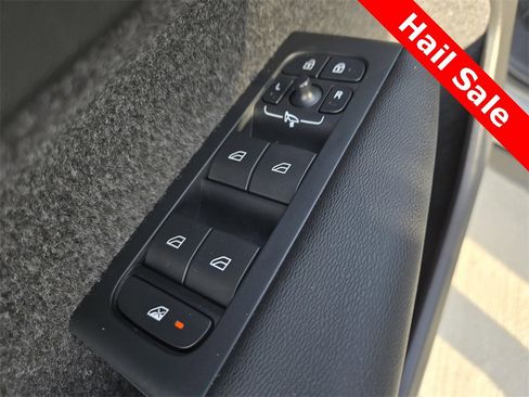 Used 2024 Volvo XC40 B5 Core image 35