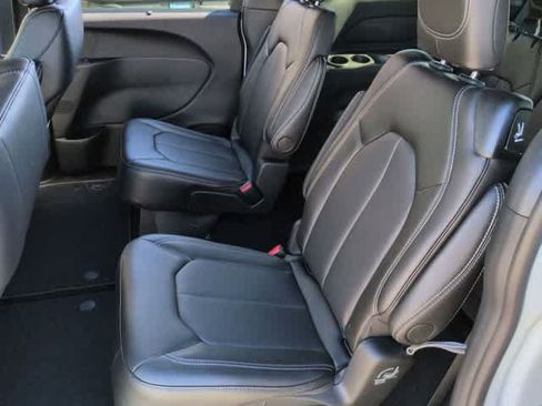 New 2026 Chrysler Pacifica Select FWD image 24