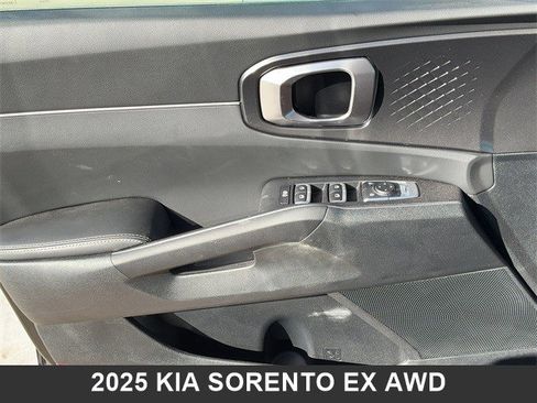 Certified 2025 Kia Sorento EX image 10
