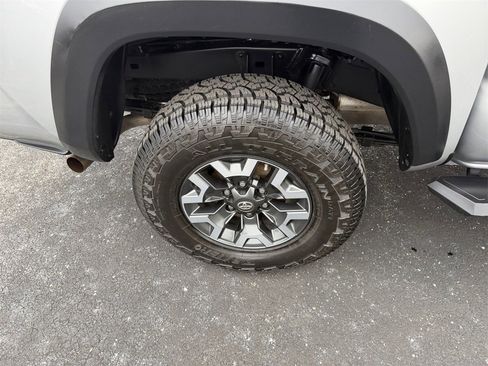 Used 2017 Toyota Tacoma TRD Off-Road image 29
