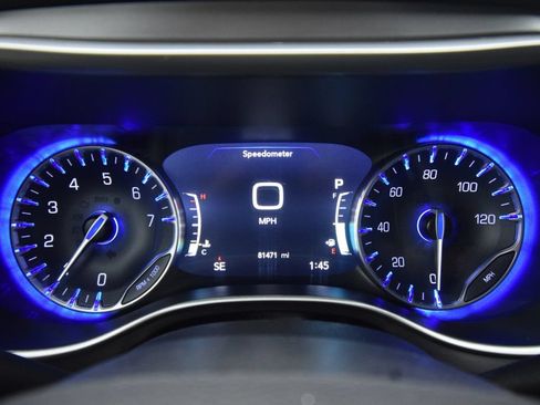 Used 2023 Chrysler Pacifica Touring-L FWD image 19