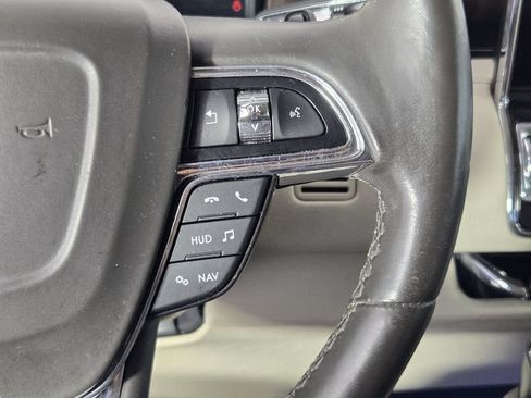 Used 2020 Lincoln Navigator Reserve w/ Luxury Package RWD image 31