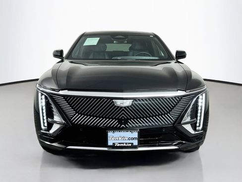 Used 2024 Cadillac Lyriq Luxury AWD/4WD image 2
