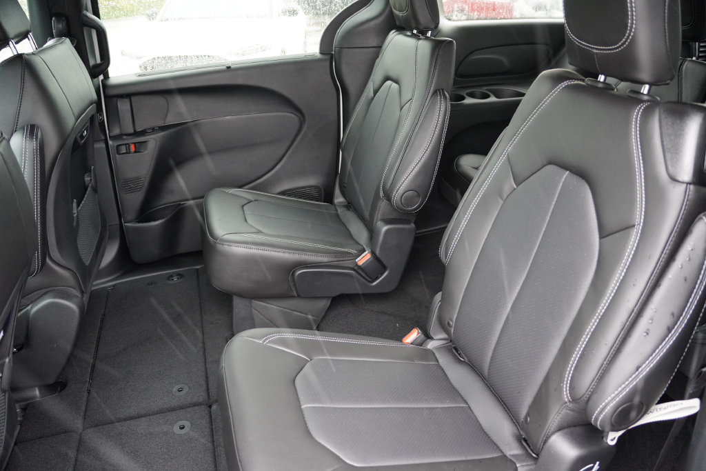 New 2027 Chrysler Pacifica Select AWD/4WD image 11