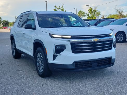 Used 2025 Chevrolet Traverse LT AWD/4WD image 34