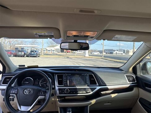 Used 2016 Toyota Highlander Limited image 24