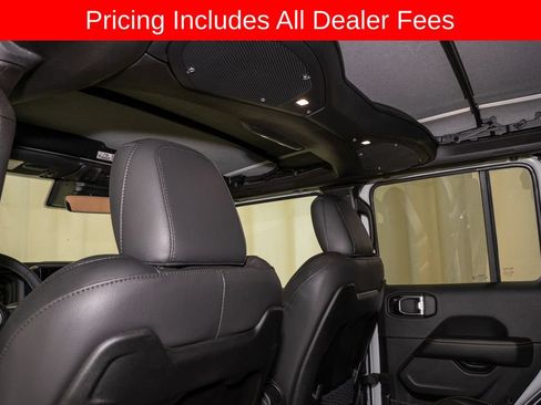 Used 2025 Jeep Wrangler Unlimited Sahara AWD/4WD image 8