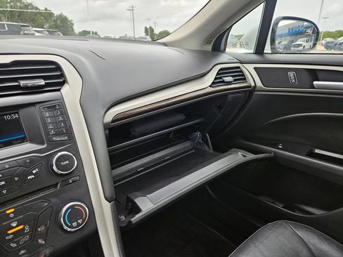 Used 2014 Ford Fusion SE w/ Equipment Group 202A FWD image 16
