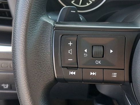 Used 2024 Nissan Rogue S image 20