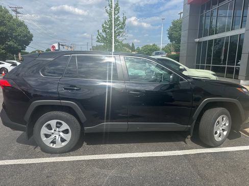 Used 2024 Toyota RAV4 LE AWD/4WD image 3