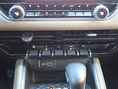 Certified 2024 GMC Canyon Denali image 19