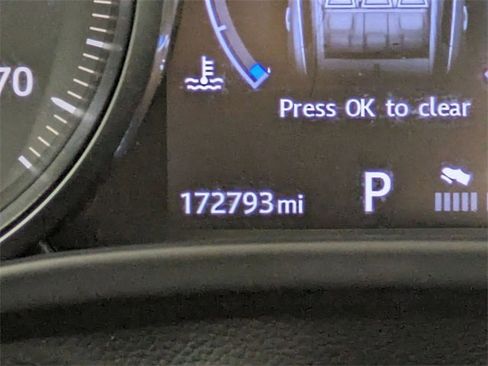 Used 2017 Jaguar F-PACE Premium image 22