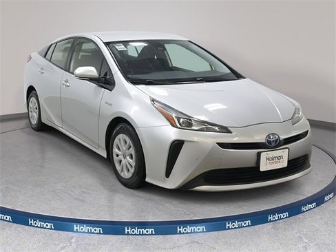 Used 2020 Toyota Prius LE image 4
