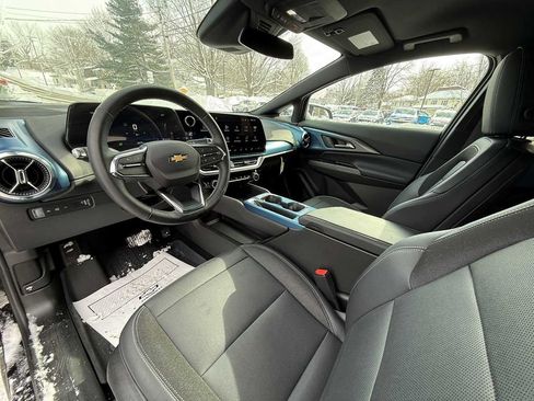 Used 2025 Chevrolet Equinox EV LT w/ Convenience Package image 17