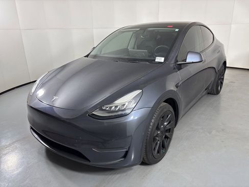 Used 2020 Tesla Model Y Long Range image 9