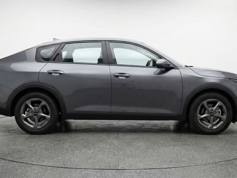 Used 2025 Kia K4 LXS image 11