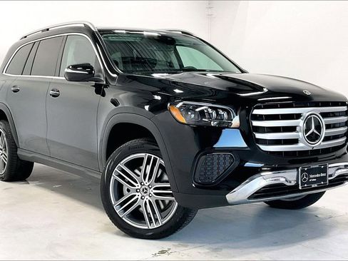 Used 2026 Mercedes-Benz GLS 450 4MATIC image 1