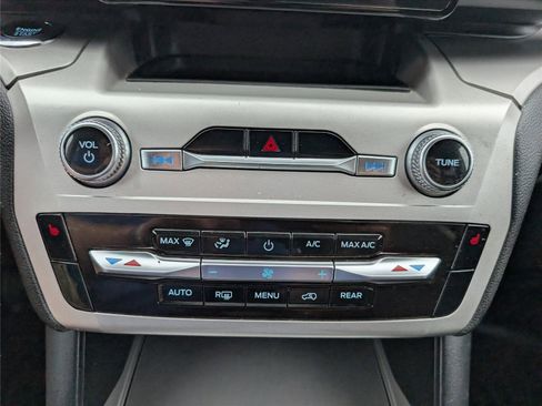 Used 2022 Ford Explorer XLT RWD image 21