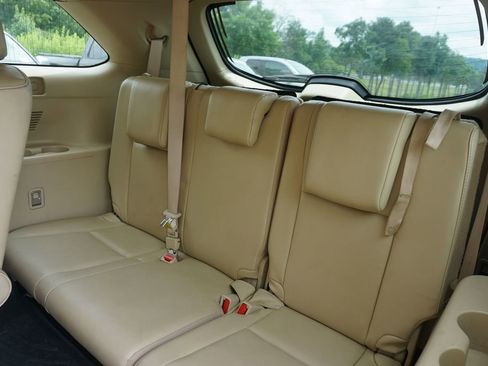Used 2019 Toyota Highlander XLE FWD image 16