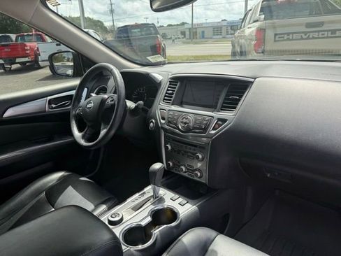 Used 2019 Nissan Pathfinder SL AWD/4WD image 5