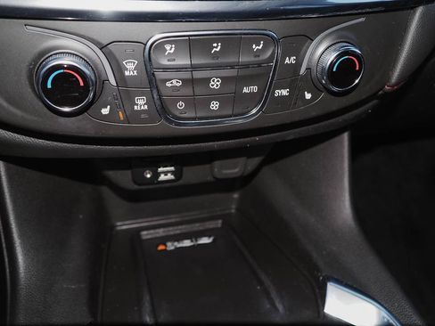 Used 2023 Chevrolet Traverse RS AWD/4WD image 14