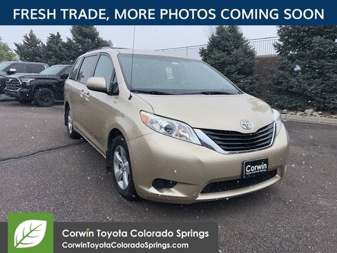 Used 2011 Toyota Sienna LE w/ Towing Pkg image 1